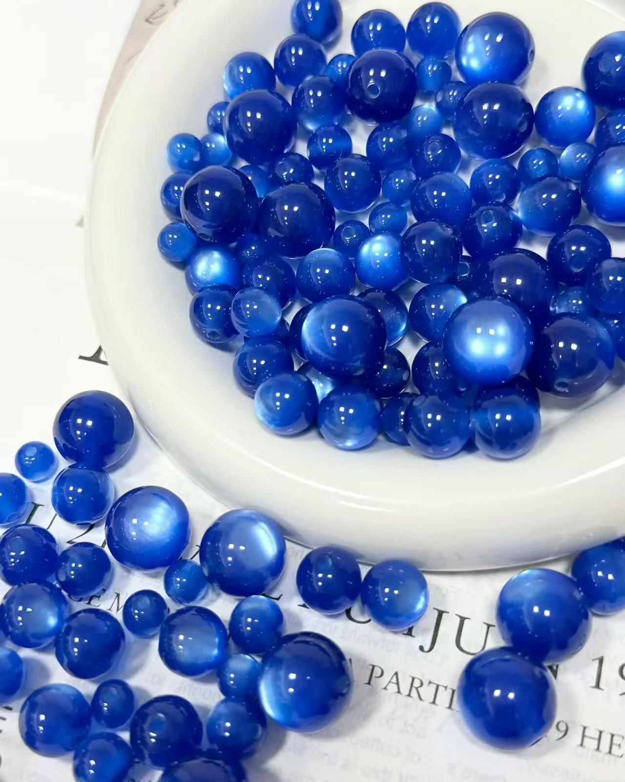 Single-Point Cat-Eye Resin Beads