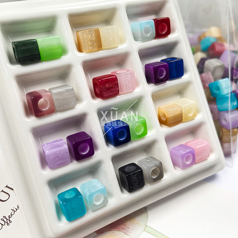 Large-Hole Square Resin Beads